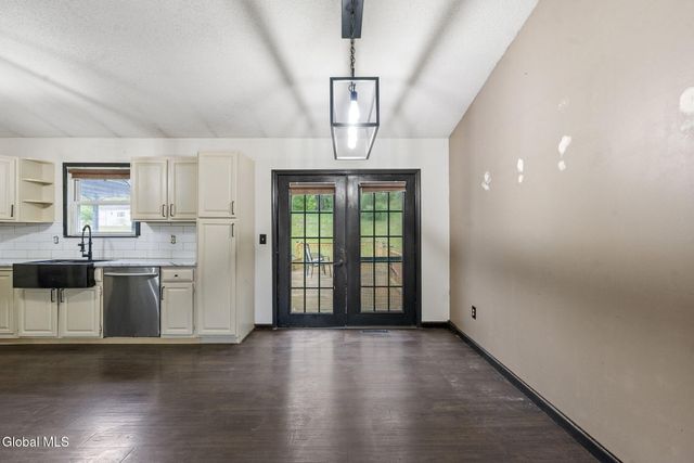 52 Boght Road, Colonie, NY 12189