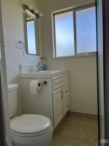 912 Monna Avenue, Bakersfield, CA 93308