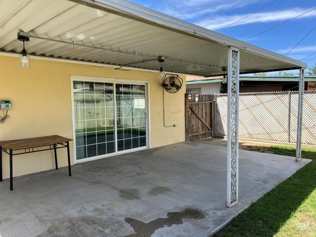 912 Monna Avenue, Bakersfield, CA 93308