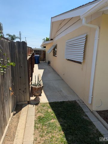 912 Monna Avenue, Bakersfield, CA 93308