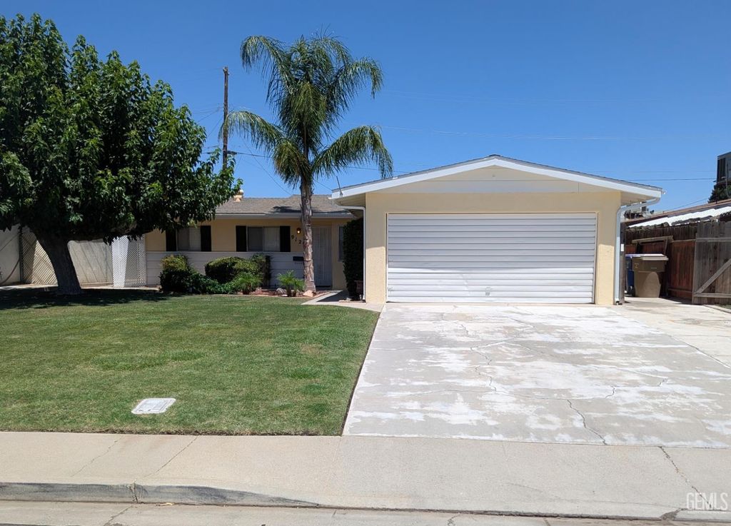 912 Monna Avenue, Bakersfield, CA 93308
