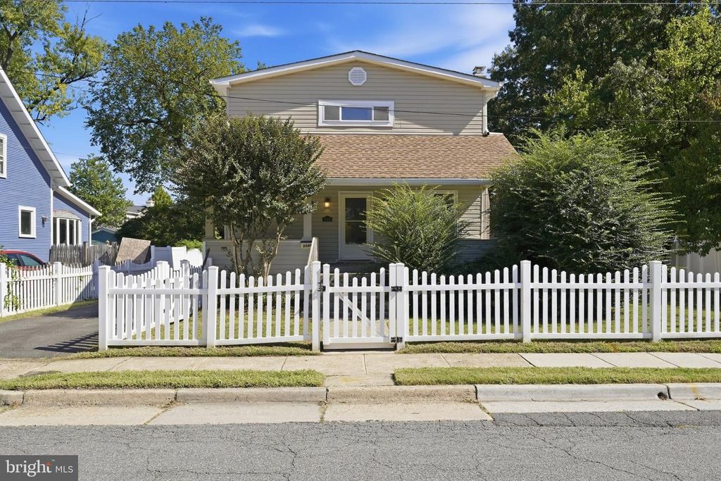 2501 DEWITT AVE, Alexandria, VA 22301
