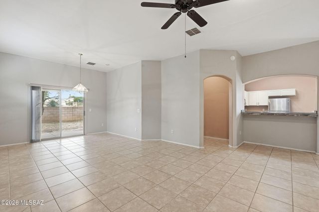 2455 N Avenida Tabica, Green Valley, AZ 85614