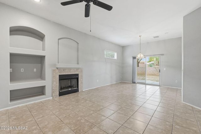 2455 N Avenida Tabica, Green Valley, AZ 85614