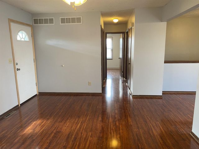 3216 S Walnut St, Wichita, KS 67217