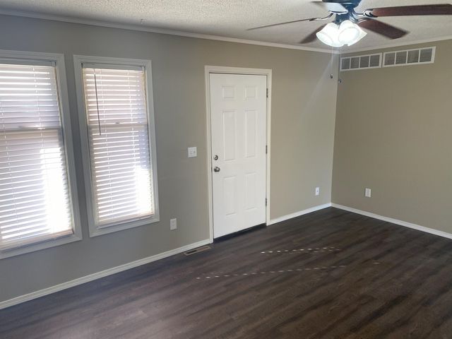 3216 S Walnut St, Wichita, KS 67217