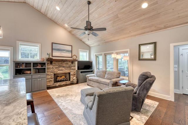 338 Meadow Brooke Drive, Young Harris, GA 30582