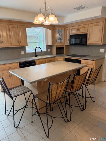 60 Mohegan Trail, South Windsor, CT 06074