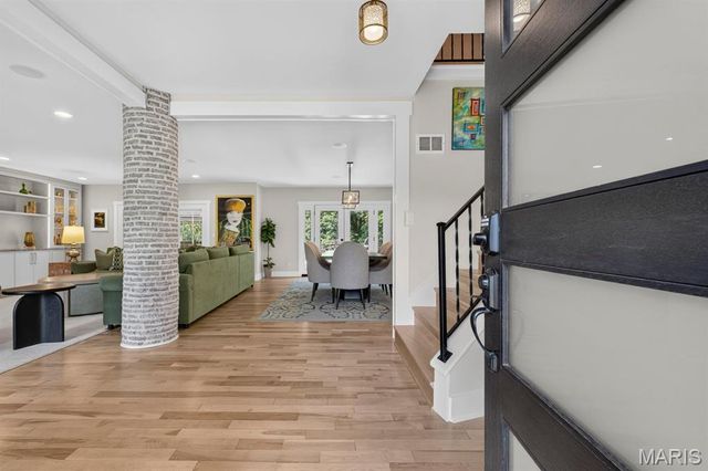 12237 Ladue Road, Creve Coeur, MO 63141
