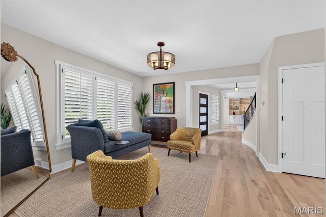 12237 Ladue Road, Creve Coeur, MO 63141