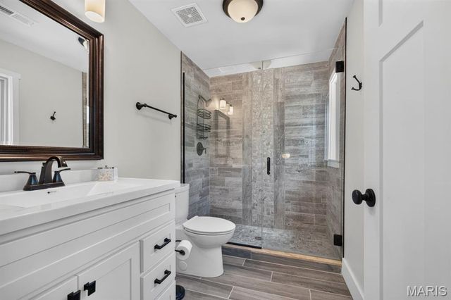 12237 Ladue Road, Creve Coeur, MO 63141