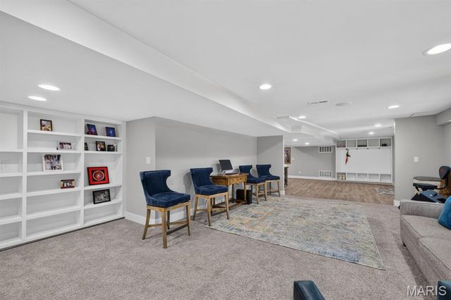 12237 Ladue Road, Creve Coeur, MO 63141