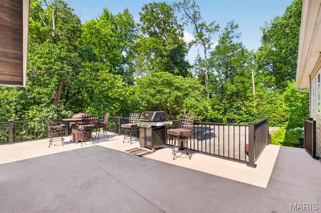 12237 Ladue Road, Creve Coeur, MO 63141