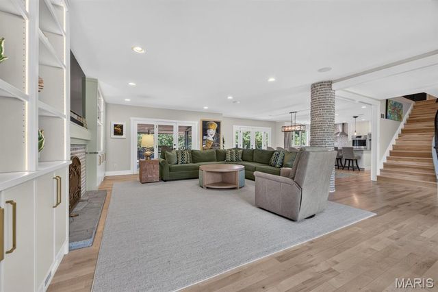 12237 Ladue Road, Creve Coeur, MO 63141