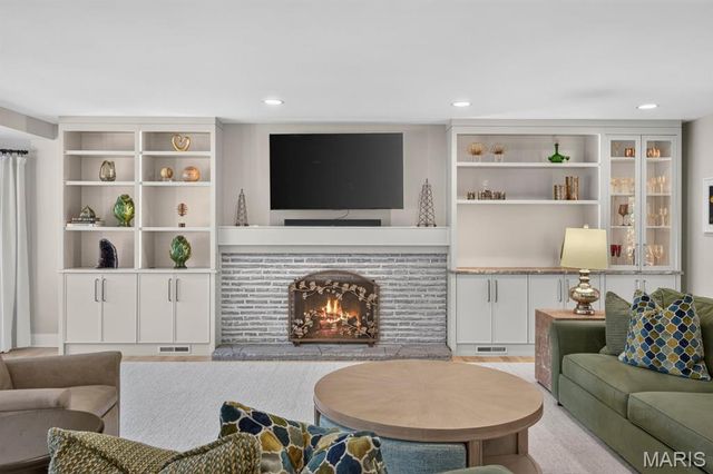 12237 Ladue Road, Creve Coeur, MO 63141