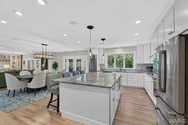 12237 Ladue Road, Creve Coeur, MO 63141