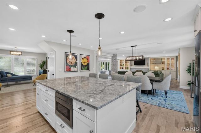 12237 Ladue Road, Creve Coeur, MO 63141