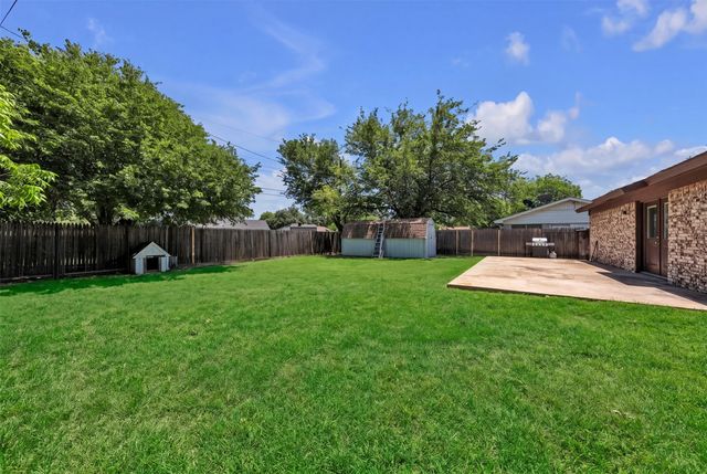 453 Irene Street, Burleson, TX 76028