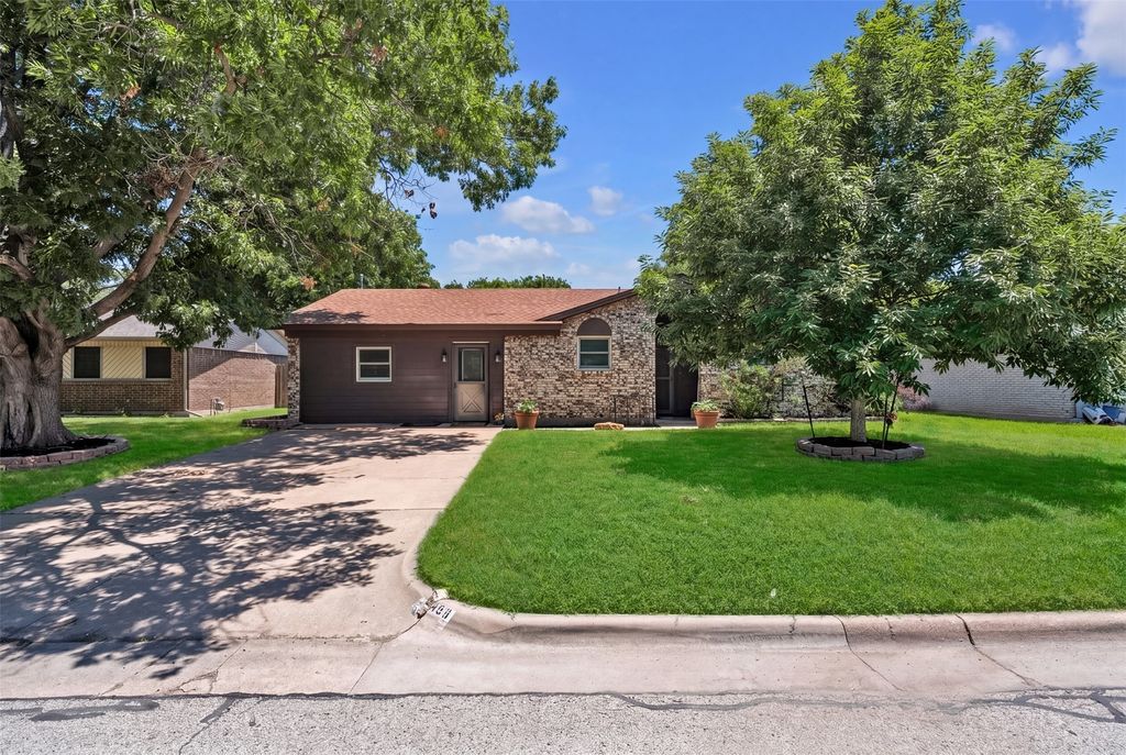 453 Irene Street, Burleson, TX 76028
