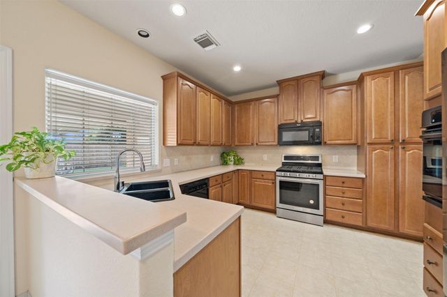 1915 Running Bear Trail, Crosby, TX 77532