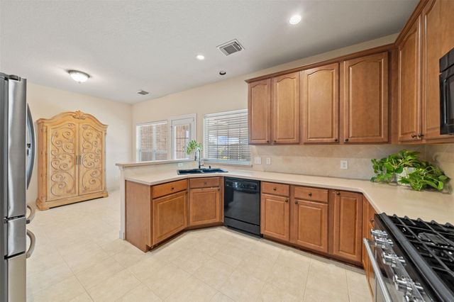 1915 Running Bear Trail, Crosby, TX 77532