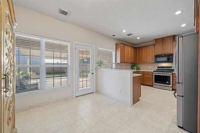 1915 Running Bear Trail, Crosby, TX 77532