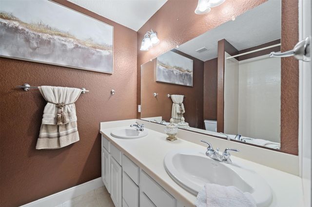 1915 Running Bear Trail, Crosby, TX 77532