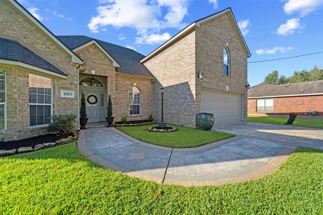 1915 Running Bear Trail, Crosby, TX 77532