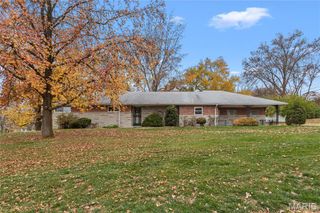 2 Dorclin Lane, St Louis, MO 63128