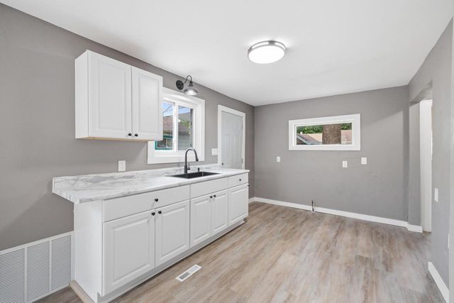 5325 N 48th STREET, Milwaukee, WI 53218