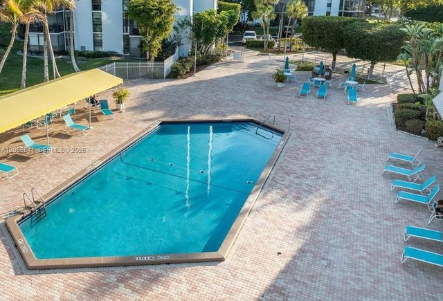 20400 W Country Club Dr 310, Aventura, FL 33180