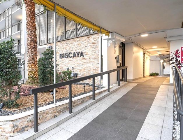 20400 W Country Club Dr 310, Aventura, FL 33180