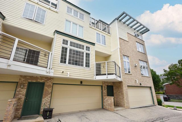 2575 N Farwell AVENUE, Milwaukee, WI 53211