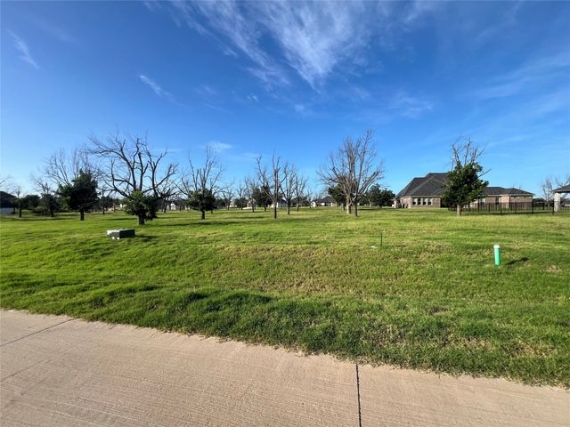 2705 Village Road, Granbury, TX 76049