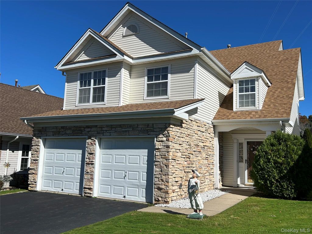 33 Perri Circle, Middle Island, NY 11953 — exterior