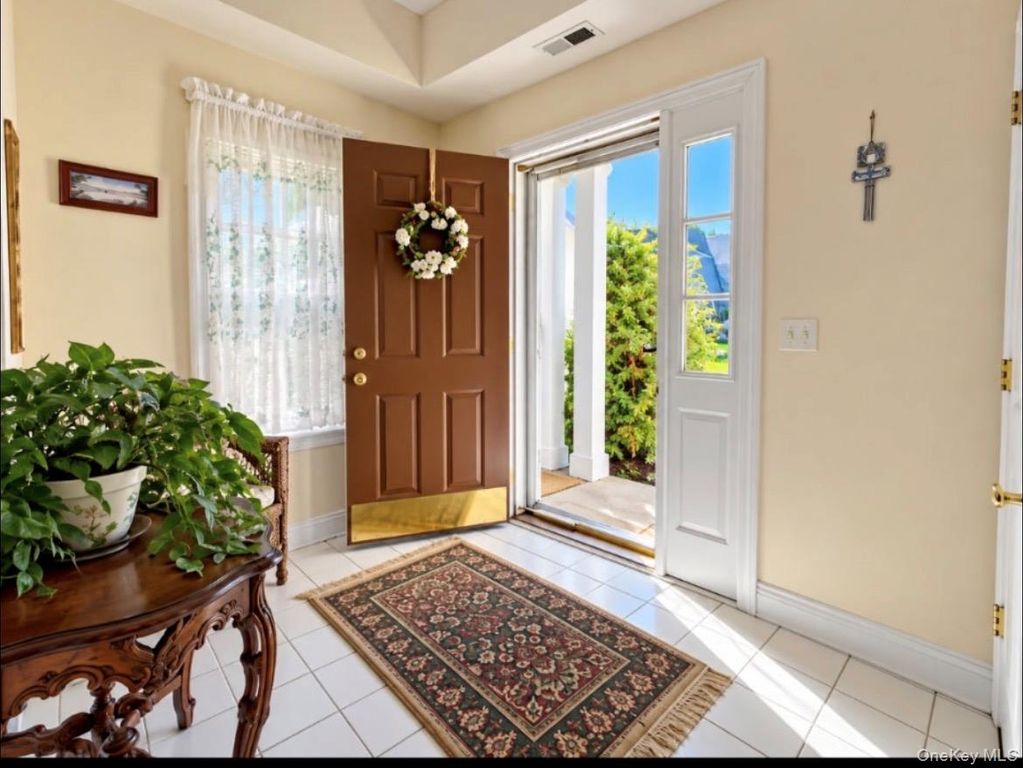 33 Perri Circle, Middle Island, NY 11953 — photo 2