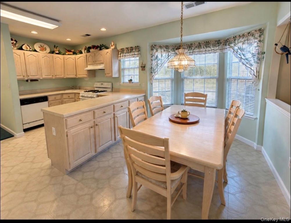 33 Perri Circle, Middle Island, NY 11953 — photo 5