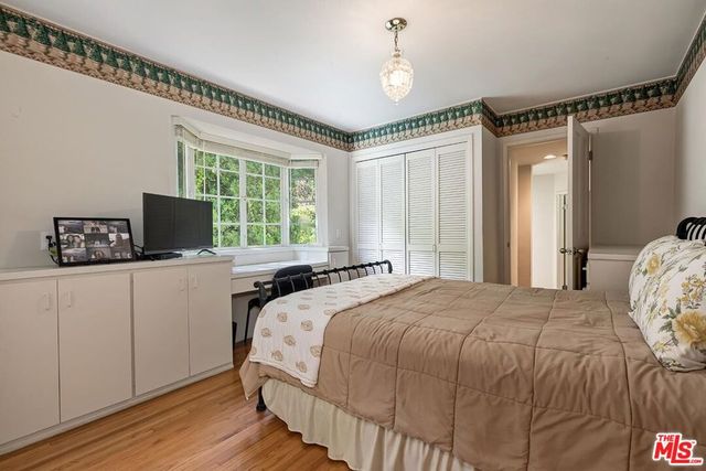 1041 Chantilly Road, Los Angeles, CA 90077