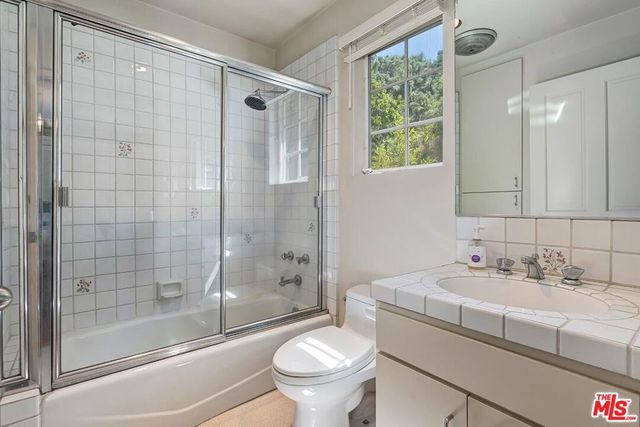 1041 Chantilly Road, Los Angeles, CA 90077