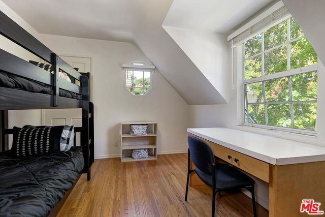 1041 Chantilly Road, Los Angeles, CA 90077