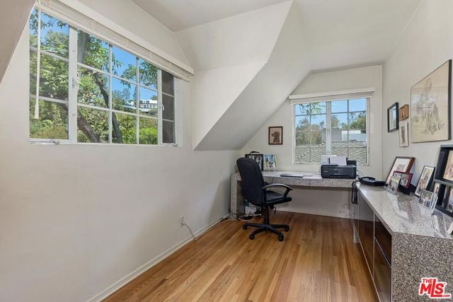 1041 Chantilly Road, Los Angeles, CA 90077