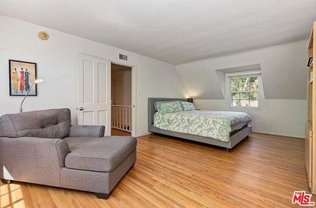 1041 Chantilly Road, Los Angeles, CA 90077