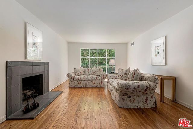 1041 Chantilly Road, Los Angeles, CA 90077