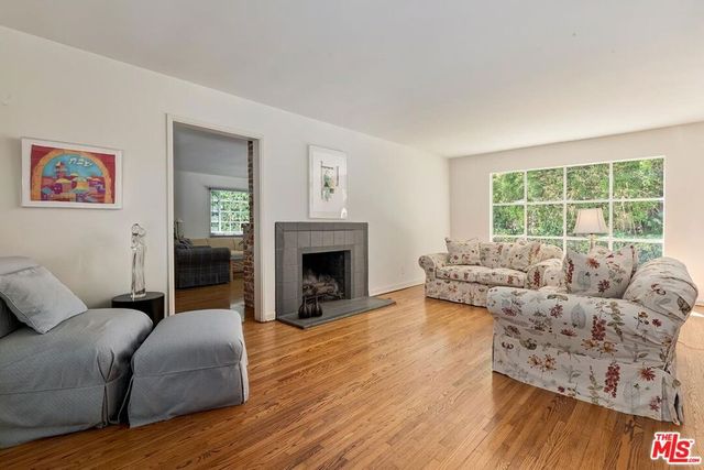 1041 Chantilly Road, Los Angeles, CA 90077