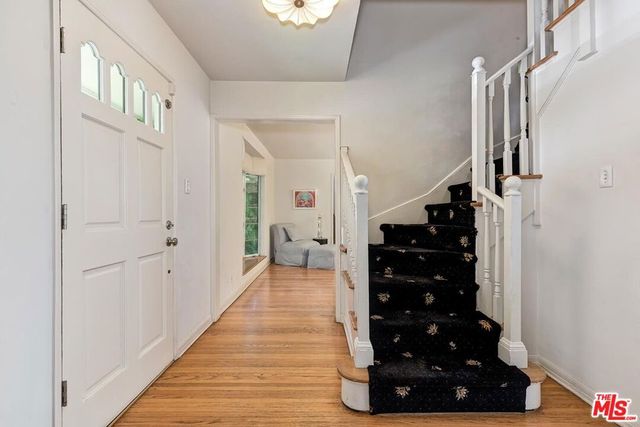 1041 Chantilly Road, Los Angeles, CA 90077