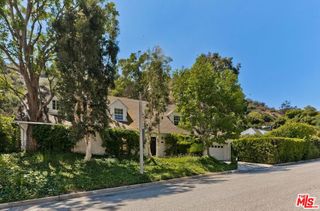 1041 Chantilly Road, Los Angeles, CA 90077