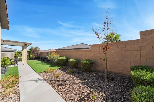39 Autumn Palm Avenue, Henderson, NV 89011
