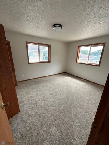 2126 5th Avenue S, Fargo, ND 58103