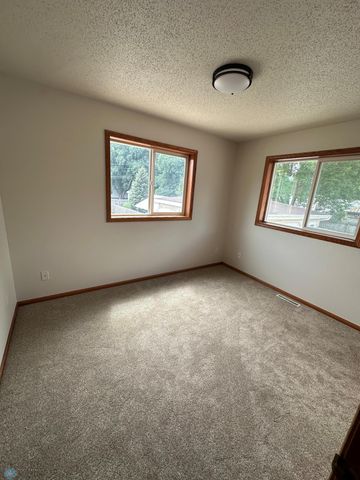 2126 5th Avenue S, Fargo, ND 58103