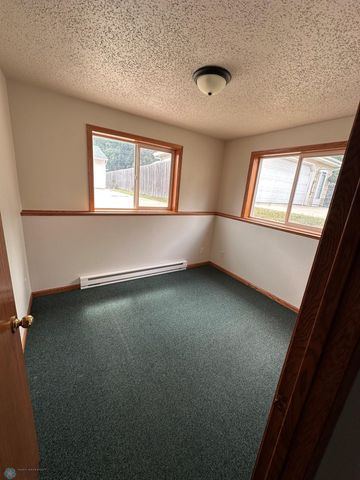 2126 5th Avenue S, Fargo, ND 58103